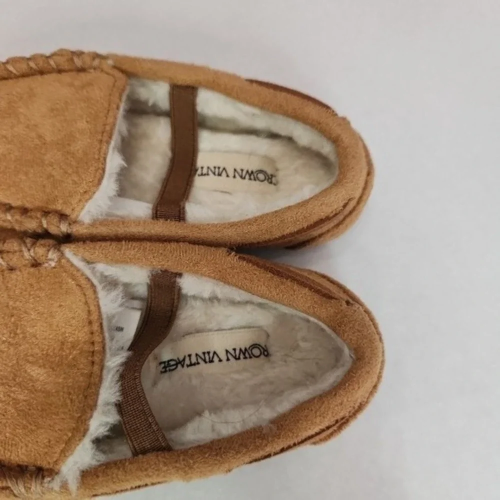 Crown Vintage Slippers Kids Size 8 Tan Cream Moccasin Fleece Lined Soft SoleCozy